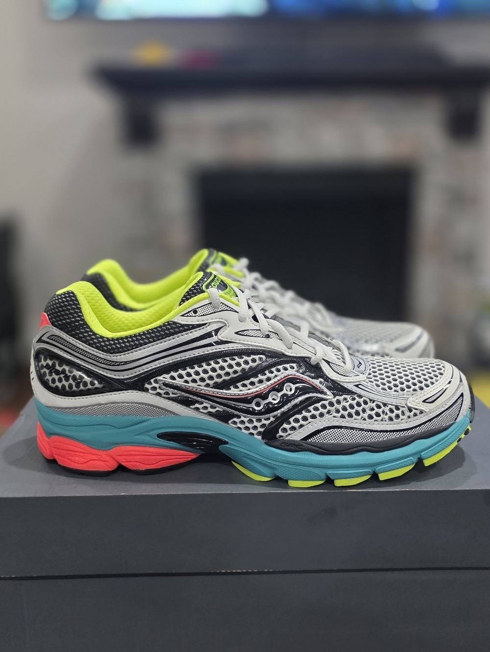 Saucony ProGrid Omni 9 Silver Mutant